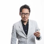 「どうして?」彼が携帯を見せない理由とは?