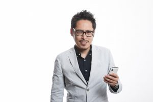 「どうして？」彼が携帯を見せない理由とは？