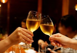 妻の不審な行動が気になる…中年男女の不倫と出会い