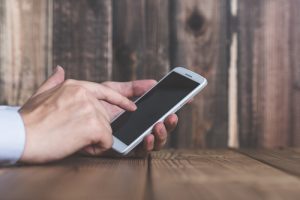 浮気に便利なアプリ|スマホにこんなアプリが入っていたら要注意!
